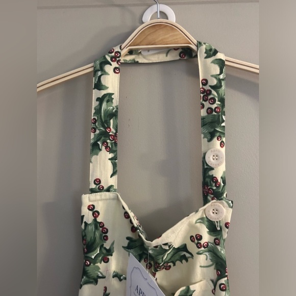 April Cornell Holly Chef 100% Cotton Holiday Apron Cream, Red, Green - Picture 6 of 14